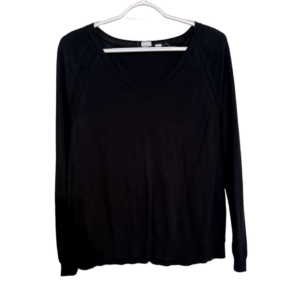 Women’s—GAP Solid Black Long Sleeve Round Neck Top With Side Slits. Size Small.